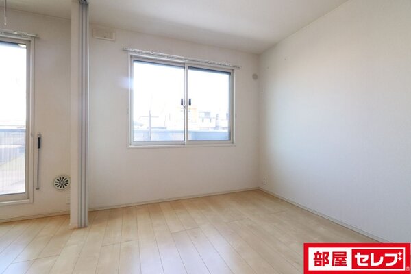 201号室の写真参照