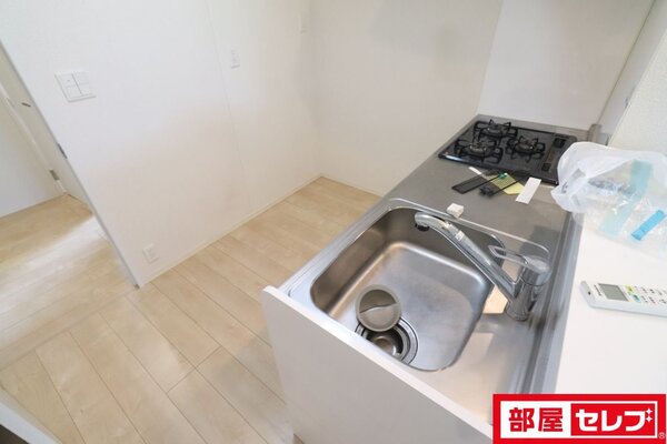 201号室の写真参照