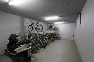 駐輪場も屋内で安心ですね