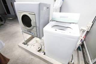 屋外洗濯機付き。しかも無料です。