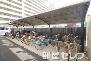 屋根付き自転車置き場です。