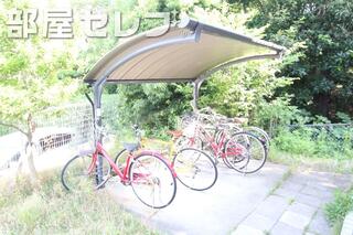 屋根付きの駐輪場です。