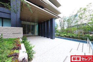 北側エントランス