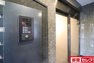 部屋まで絨毯廊下が繋がっています。