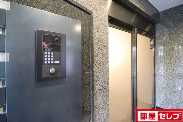 部屋まで絨毯廊下が繋がっています。