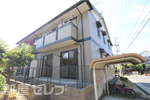 静かな住宅街に位置してます。