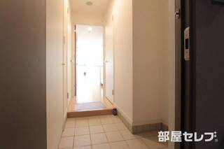 玄関回りもスッキリしてます