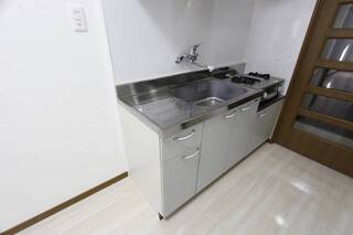 403号室内装写真参照