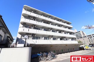 5階建てマンション。