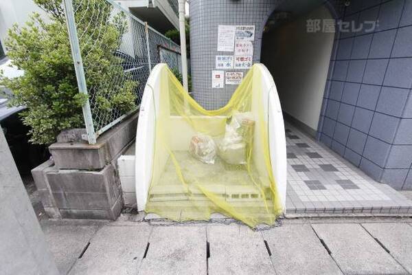 共用のゴミ捨て場です。