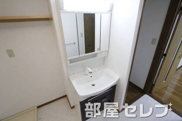 洗髪洗面化粧台。