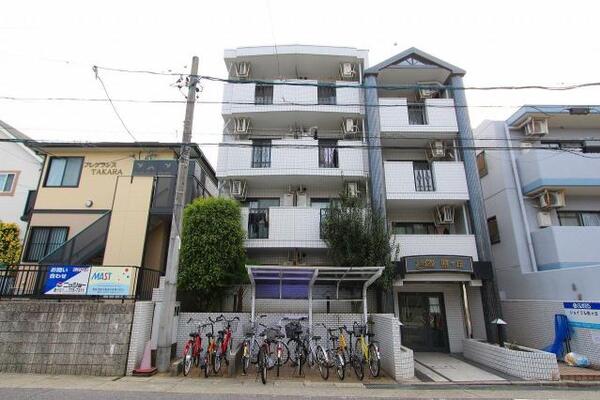 コンビニすぐそば。藤ヶ丘駅まで徒歩5分。