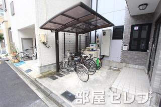 屋根付き駐輪場で雨に濡れない。