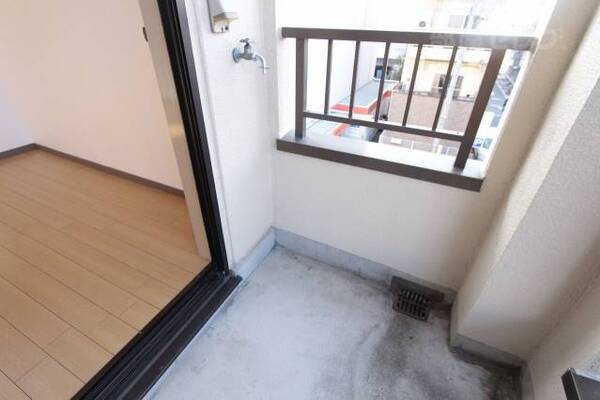※302号室内装写真参照