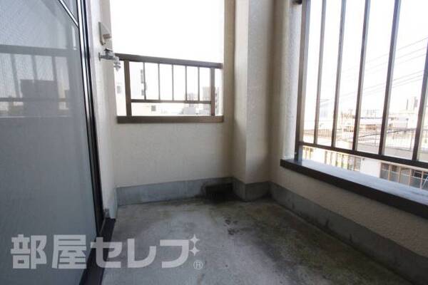 ※302号室内装写真参照