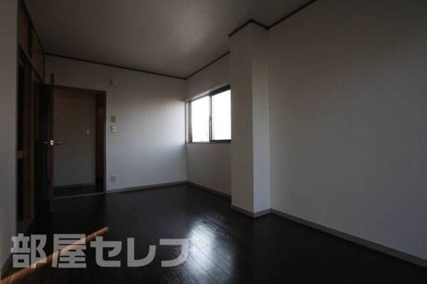 ※302号室内装写真参照
