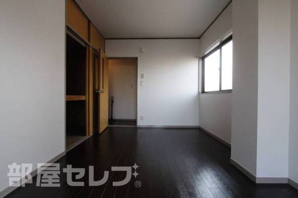 ※302号室内装写真参照