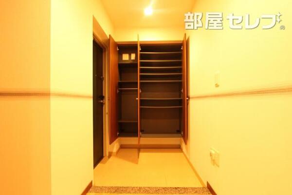 ブーツもしまえる下駄箱が嬉しい