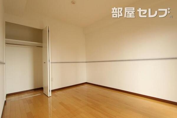 各部屋に収納があります