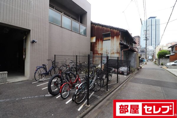 駐輪場完備