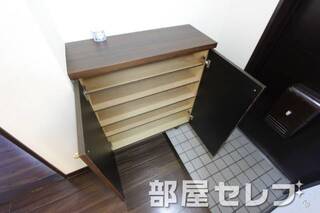 シューズボックス。