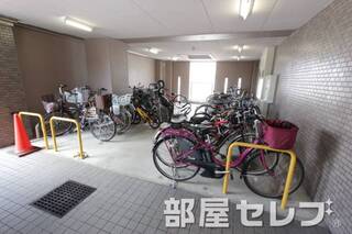 駐輪場。