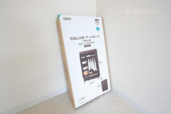 収納はワードローブで移動させやすいです。（イメージ写真です。）