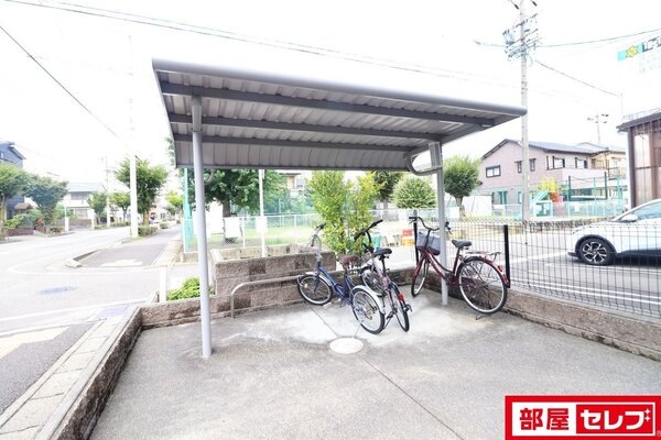 駅まで自転車で通えます。