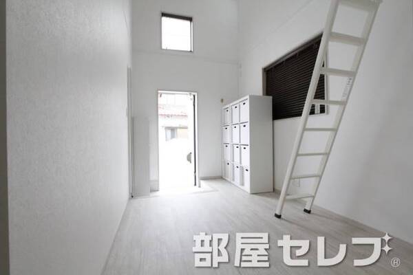 天井が高くおしゃれな空間。