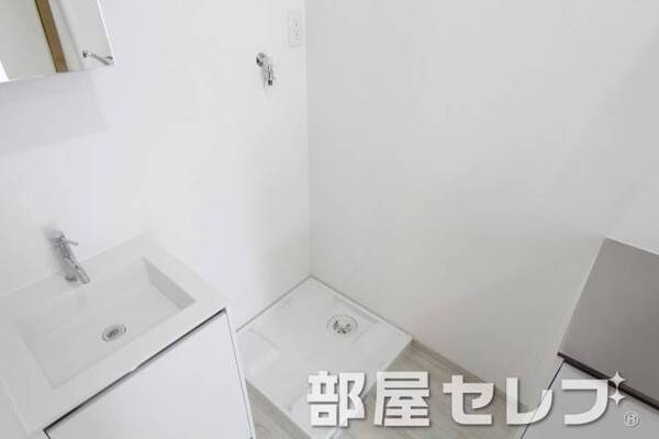 洗濯機置場はこちらへ。