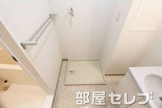 洗濯機置き場はこちらへ。