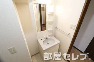 独立洗面台。