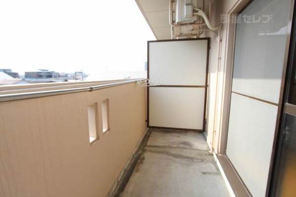 写真は302号室です