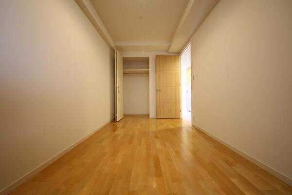 ６帖のお部屋はこんな感じです。