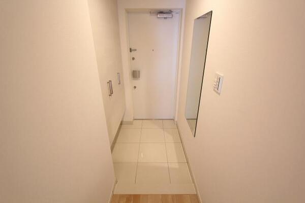 広い玄関で出入りがしやすいです。