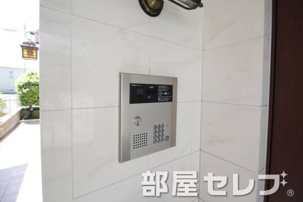 オートロック完備。