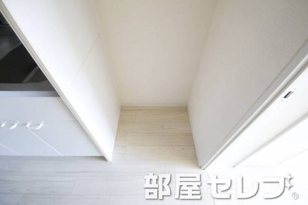 冷蔵庫置場はこちらへ。