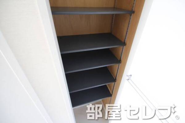 シューズボックス。