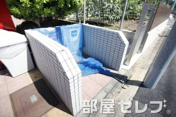 ゴミ置き場。