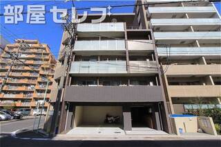 5階建てマンション。