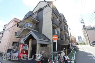 藤ヶ丘駅すぐ近く。