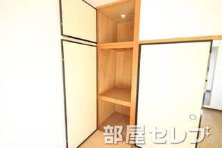 各部屋に収納あります。