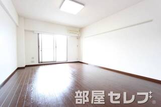 広々したお部屋で生活しやすいですね。※他号室の写真です