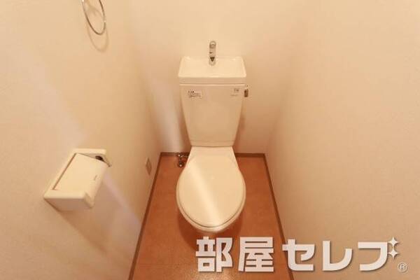 キレイなお手洗いです。※他号室の写真です