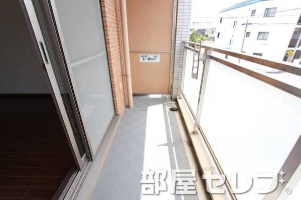 明るいバルコニーです。※他号室の写真です