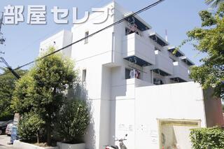 白を基調にした外観はおしゃれ。