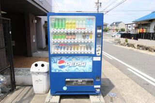 敷地内に自動販売機があります。