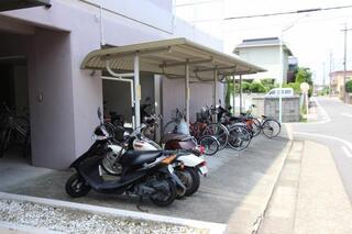 敷地内に駐輪場があります。