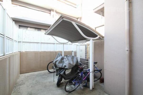 屋根つきの駐輪場です。（イメージ）