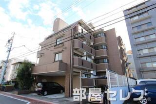 駅から徒歩圏内にあるマンション。